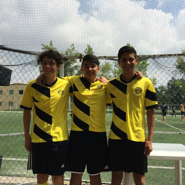 Де гузман сол. Сол футбол. Мохамед салах. Сол футбол. Соул кэмпбелл арсенал.