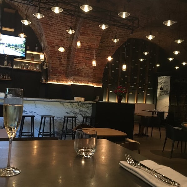 Q bar. Бар q bar. qbar в санкт петербурге. qq бар санкт-петербург.