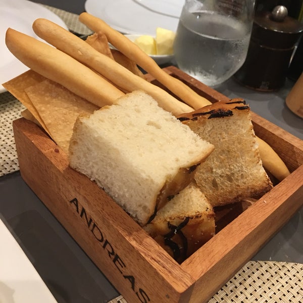 Foto diambil di Andreas Italian Restaurant &amp; Grill oleh Yuu A. pada 6/8/2017