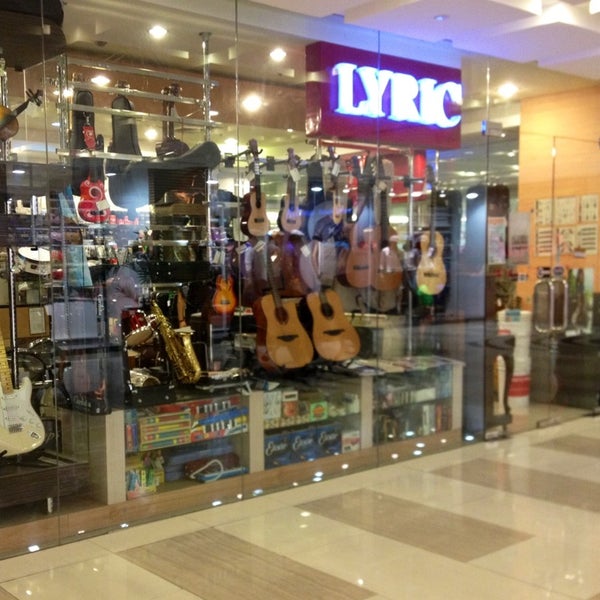 adidas lucky chinatown mall telefono