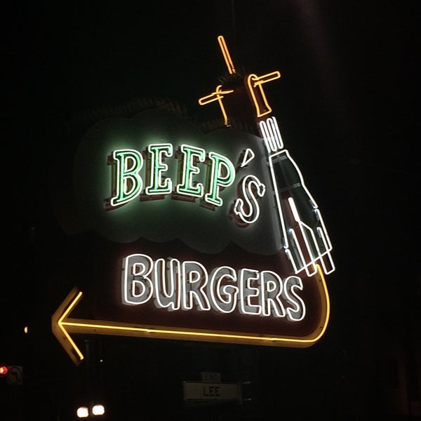 Das Foto wurde bei Beep&#39;s Burgers von Kenneth (KJKendo) F. am 10/31/2015 aufgenommen