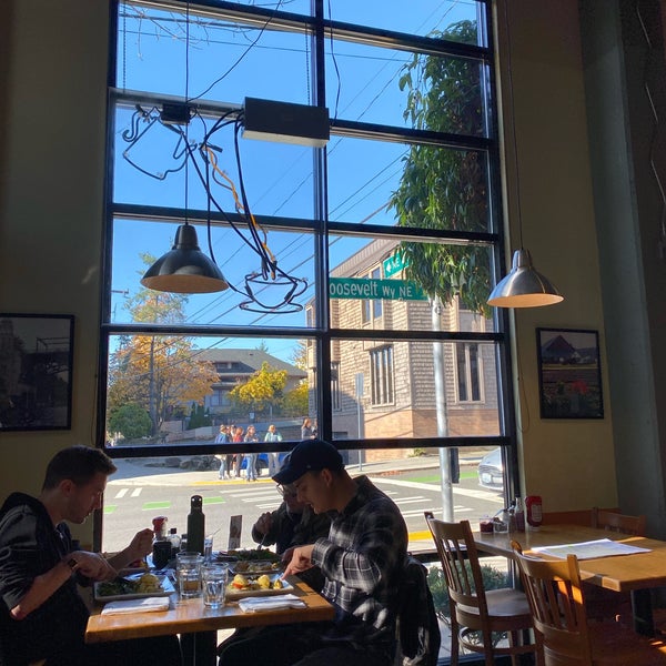 Foto tomada en Portage Bay Cafe  por Paige H. el 10/27/2019