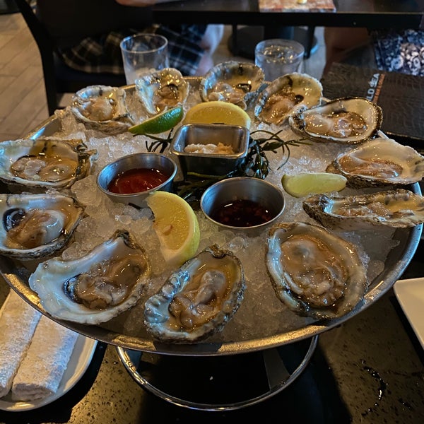 รูปภาพถ่ายที่ Wild Sea Oyster Bar &amp; Grille โดย Paige H. เมื่อ 10/31/2019