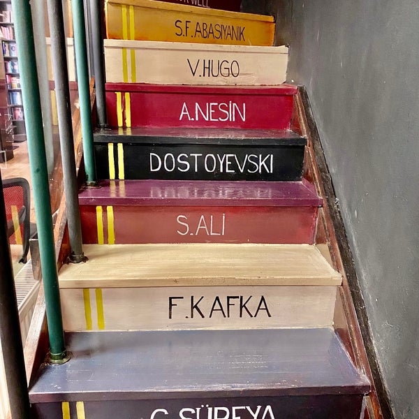 6/9/2022에 Pınar K.님이 Adımlar Kitap &amp; Kafe에서 찍은 사진