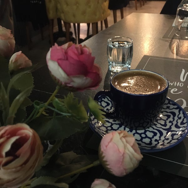 Foto scattata a Fabrica Breakfast &amp; Cafe’s da Pınar K. il 2/3/2020