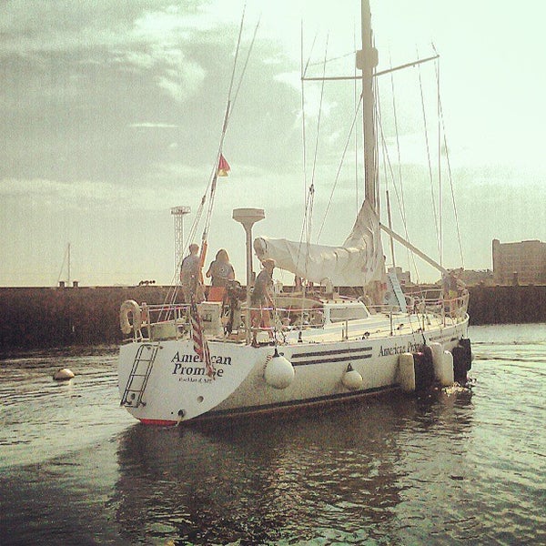 Foto scattata a Courageous Sailing Center da Hugh F. il 7/24/2013