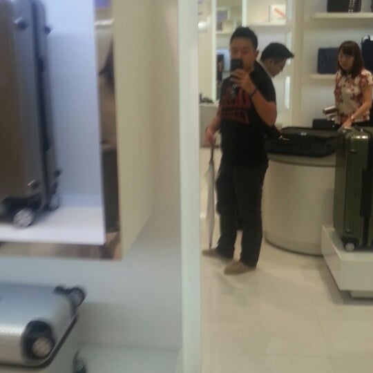 rimowa mandarin gallery