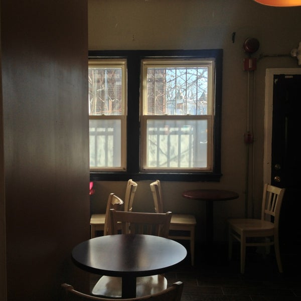 Foto tomada en H Street Coffeehouse and Cafe  por James C. el 4/2/2013