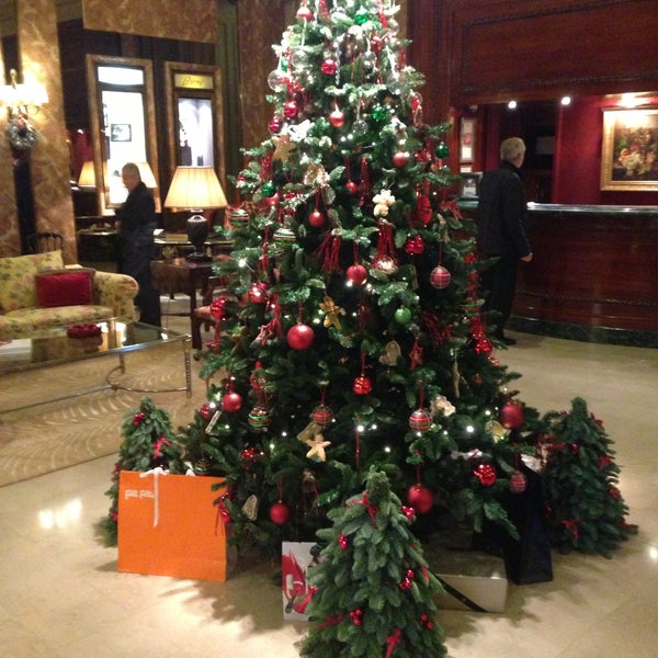 Foto diambil di Hôtel Westminster oleh Hôtel Westminster pada 12/12/2013