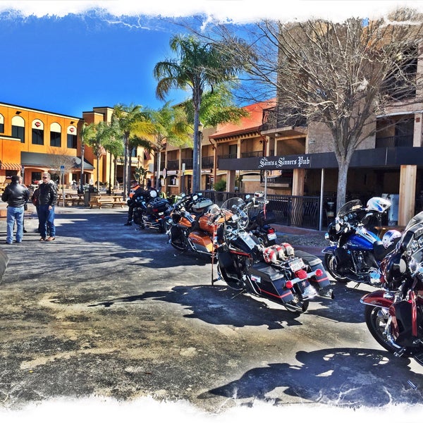 Das Foto wurde bei Bruce Rossmeyer&#39;s Daytona Harley-Davidson von Jon M. am 2/10/2016 aufgenommen