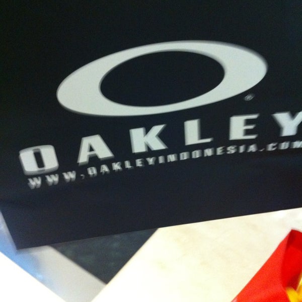 oakley o store