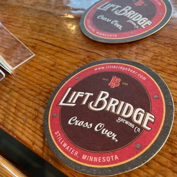 Foto tirada no(a) Lift Bridge Brewing Company por Jesse G. em 11/4/2023