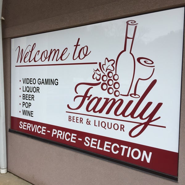4/9/2015에 Jesse G.님이 Family Beer and Liquor에서 찍은 사진