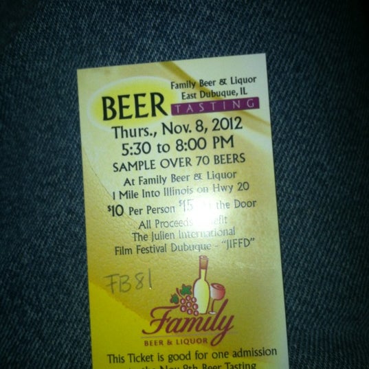 Foto tirada no(a) Family Beer and Liquor por Jesse G. em 11/7/2012