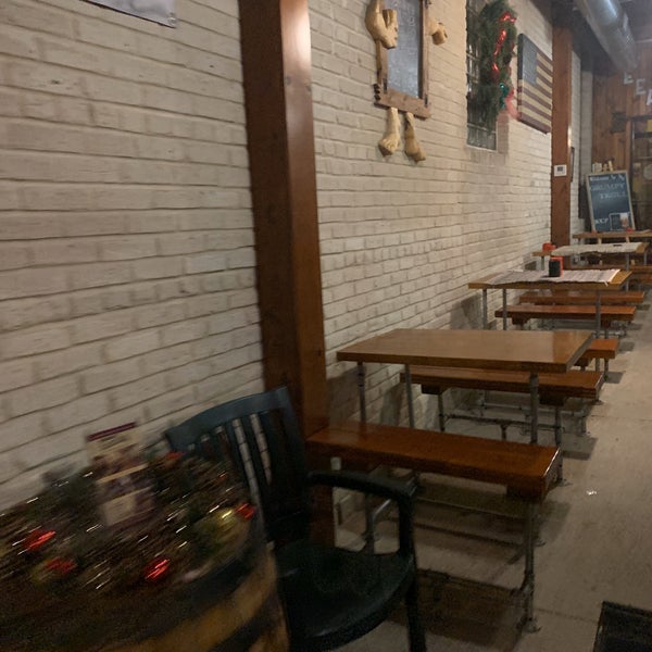 12/8/2019 tarihinde Jesse G.ziyaretçi tarafından The Grumpy Troll Brew Pub and Pizzeria'de çekilen fotoğraf