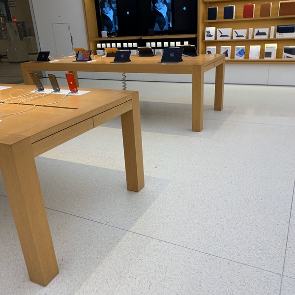Photos at Apple Ridgedale Electronics Store in Minnetonka Hopkins