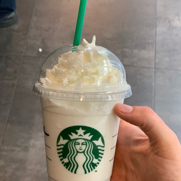 Снимок сделан в Starbucks пользователем Magali V. 6/29/2019
