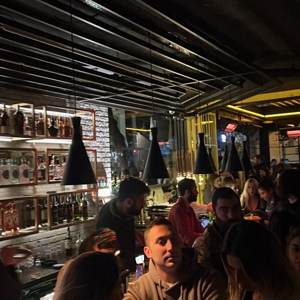 Foto scattata a Amelie’s Garden Street Bar da ümit il 11/26/2022