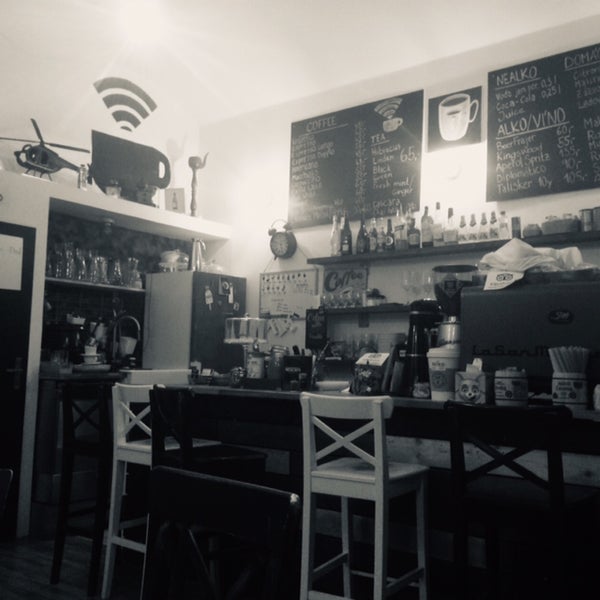 Foto diambil di Kafe V Klidu oleh Petra C. pada 12/17/2018