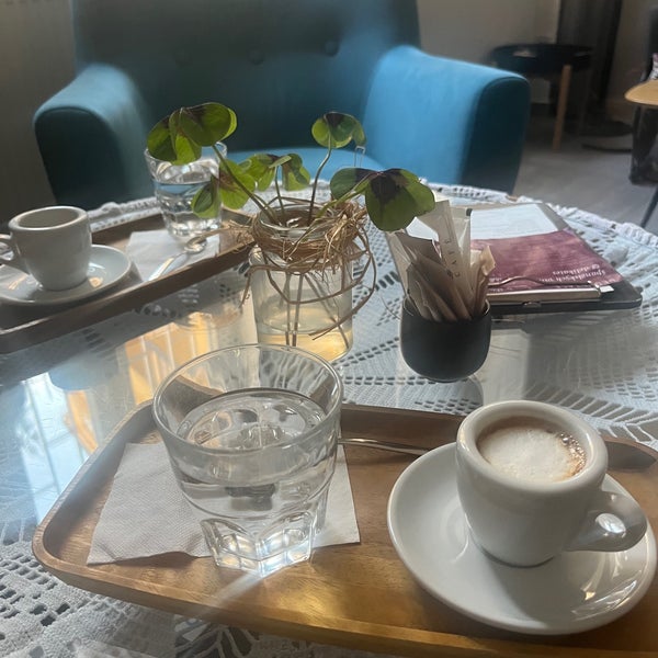 รูปภาพถ่ายที่ Estella Café โดย Petra C. เมื่อ 9/30/2022
