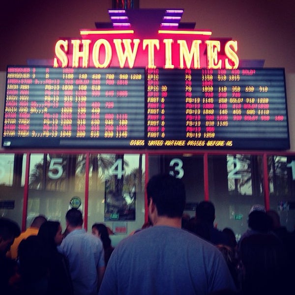 รูปที่ Regal Edwards Ontario Palace IMAX & RPX โรงภาพยนตร์ ใน Ontario