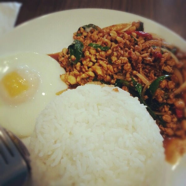 Foto scattata a E-Sarn Thai Cuisine da Beena R. il 10/5/2012