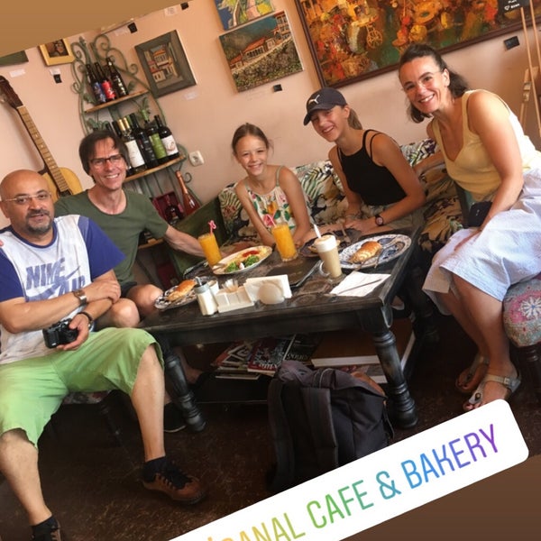 Das Foto wurde bei SOSA Artisanal Cafe &amp; Bakery von Raşit Y. am 7/15/2019 aufgenommen