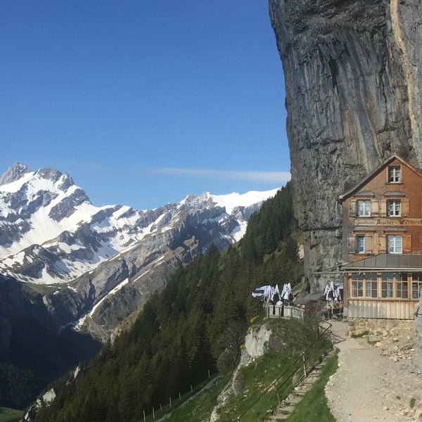 Самый известный отель Aescher в Швейцарии