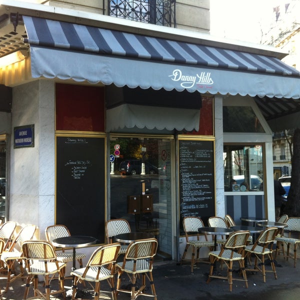 Sit down for a Café Creme and relax to great sound before entering Parc des Buttes Chaumont.