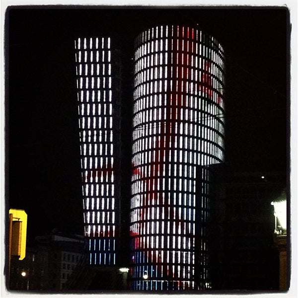 Das Foto wurde bei UNIQA Tower von Heli am 12/16/2012 aufgenommen
