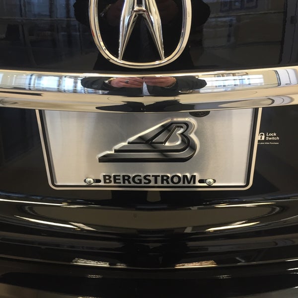 Foto diambil di Bergstrom Acura oleh Michael B. pada 12/12/2014