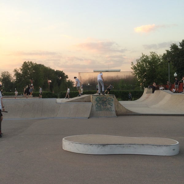 Скейт парк vans off the Wall