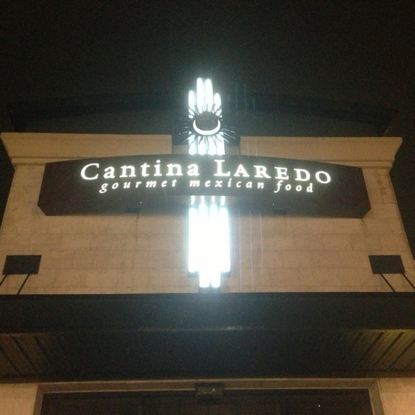Foto tirada no(a) Cantina Laredo por Dave M. em 12/18/2012