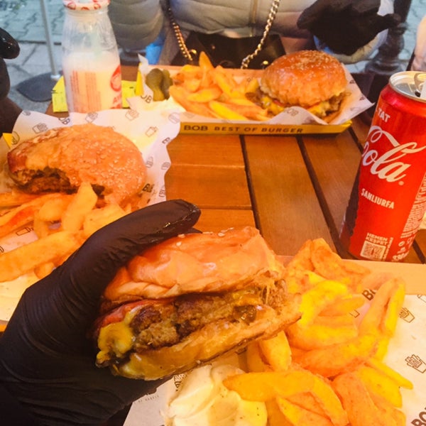 Das Foto wurde bei B.O.B Best of Burger von Mkm Y. am 4/12/2019 aufgenommen