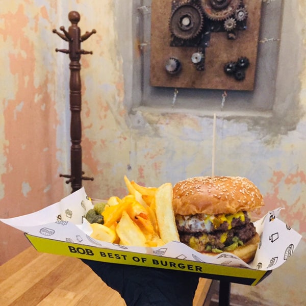 Foto tirada no(a) B.O.B Best of Burger por Mkm Y. em 5/2/2019