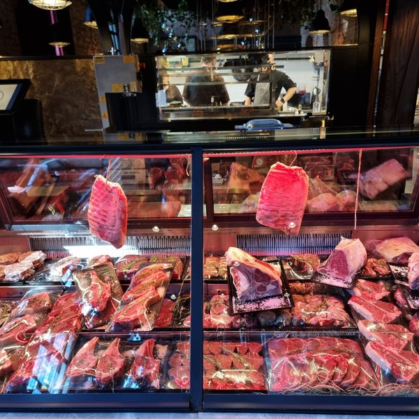Photo prise au Palazzo Della Carne Steak House Fisekhane par Ibra. 80&#39;s . le7/30/2023