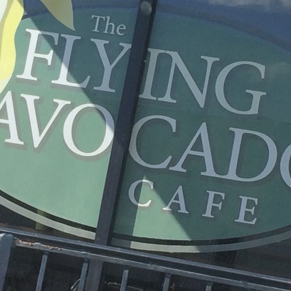 Снимок сделан в The Flying Avocado Cafe пользователем RoqStone L. 10/17/2014