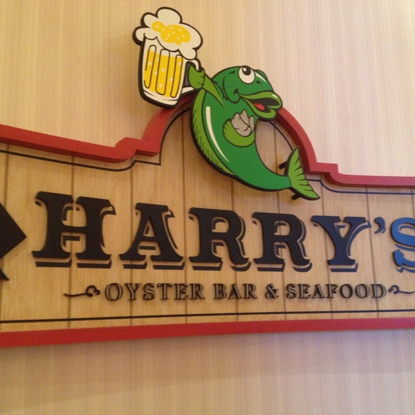 Foto scattata a Harry&#39;s Oyster Bar &amp; Seafood da Steve C. il 4/24/2013
