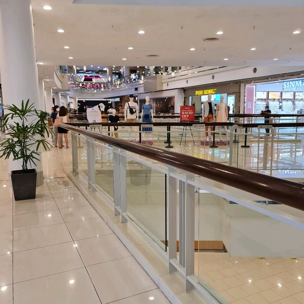 Foto diambil di Queensbay Mall oleh Faizal Helmi pada 11/4/2021