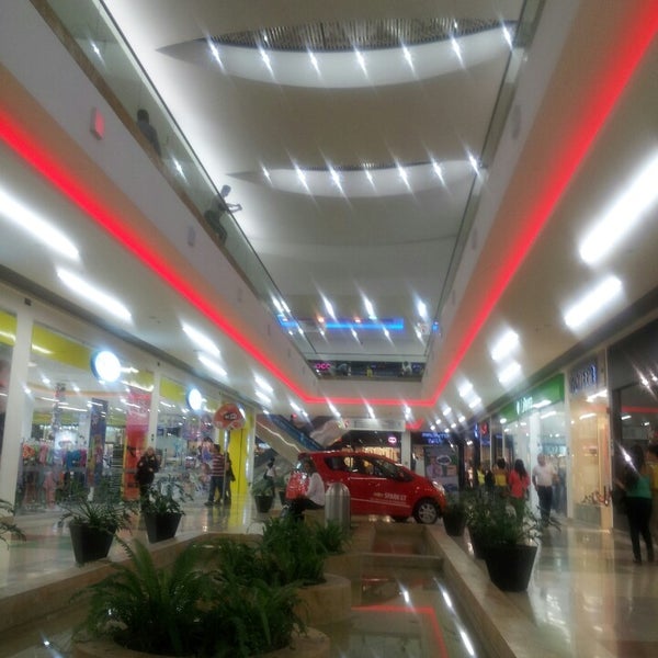 Photo taken at Centro Comercial Unicentro Armenia by Jhenny A. P. on 6/11/2013