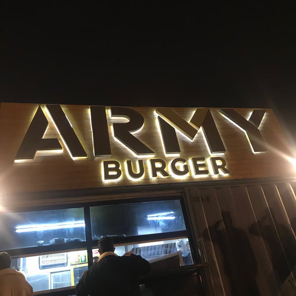 Foto tirada no(a) Army Burger por No0oni em 1/28/2022