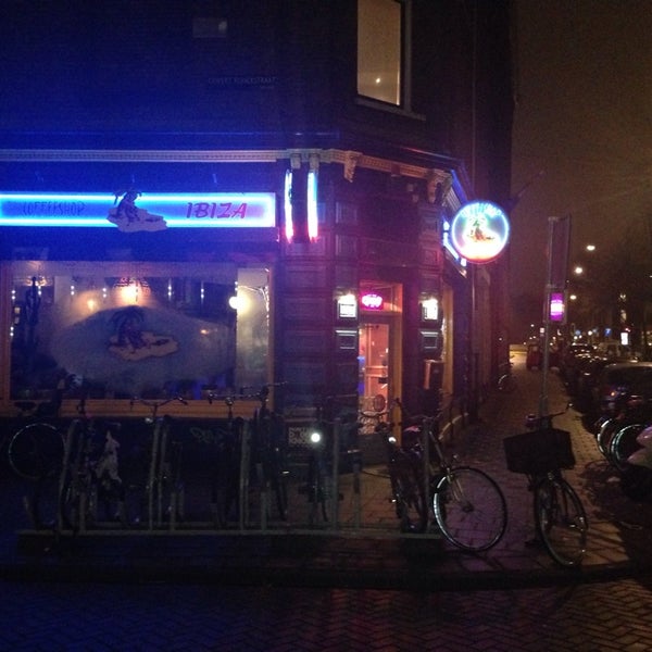 Foto tirada no(a) Coffeeshop IBIZA Amsterdam por Sina K. em 2/20/2014