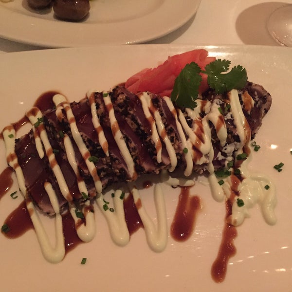 Photo taken at Del Frisco&#39;s Double Eagle Steakhouse by Miranda A. on 12/27/2014