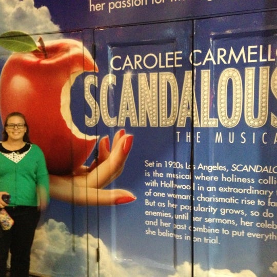 Foto diambil di Scandalous on Broadway oleh Chris S. pada 10/20/2012