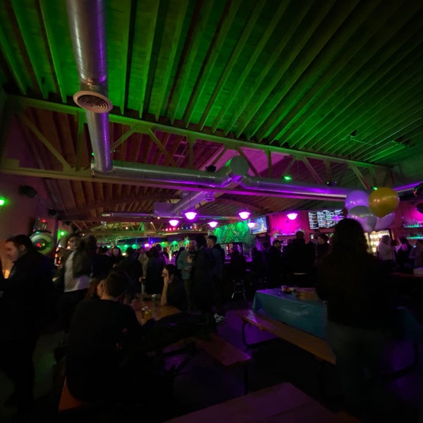 1/4/2020にErikaがEmporium Arcade Barで撮った写真