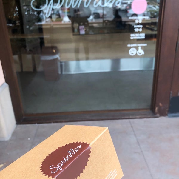 Photo taken at Sprinkles Newport Beach Cupcakes by MBA🌴 on 6/25/2019