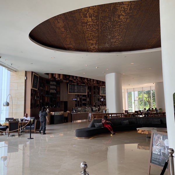 Das Foto wurde bei DoubleTree by Hilton Hotel Jakarta Diponegoro von Clo am 7/31/2019 aufgenommen