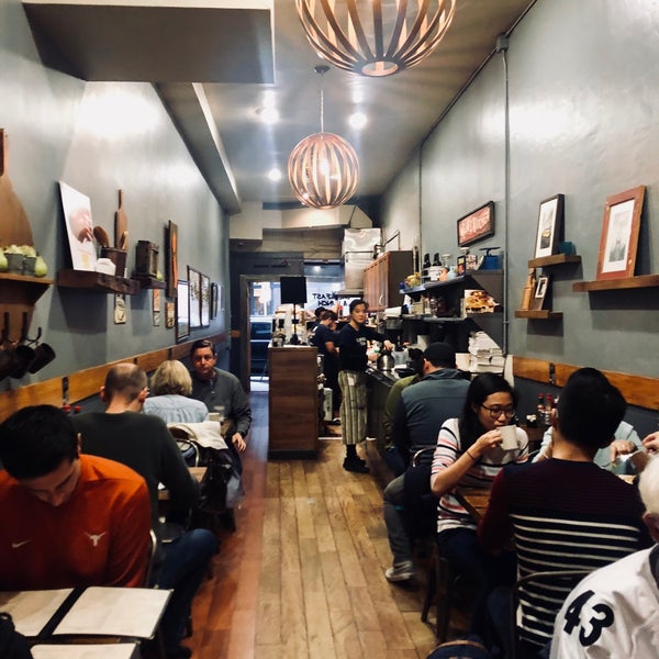 Foto tirada no(a) Taylor Street Coffee Shop por Ebru A. em 12/9/2018
