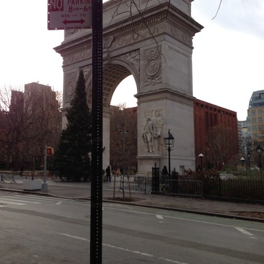 รูปภาพถ่ายที่ Washington Square Hotel โดย Albert S. เมื่อ 12/6/2012