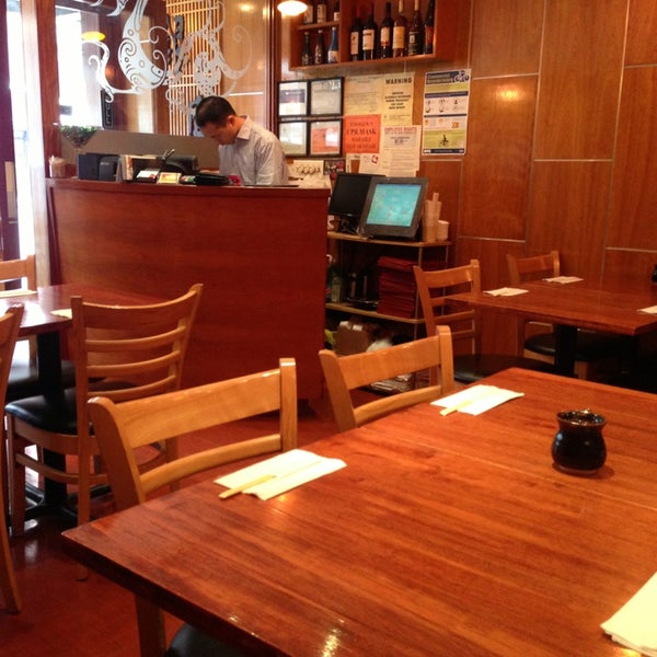 Foto scattata a Ginza Japanese Restaurant da Albert S. il 2/9/2014